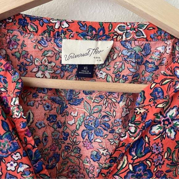 Universal Thread top - Picture 2 of 3